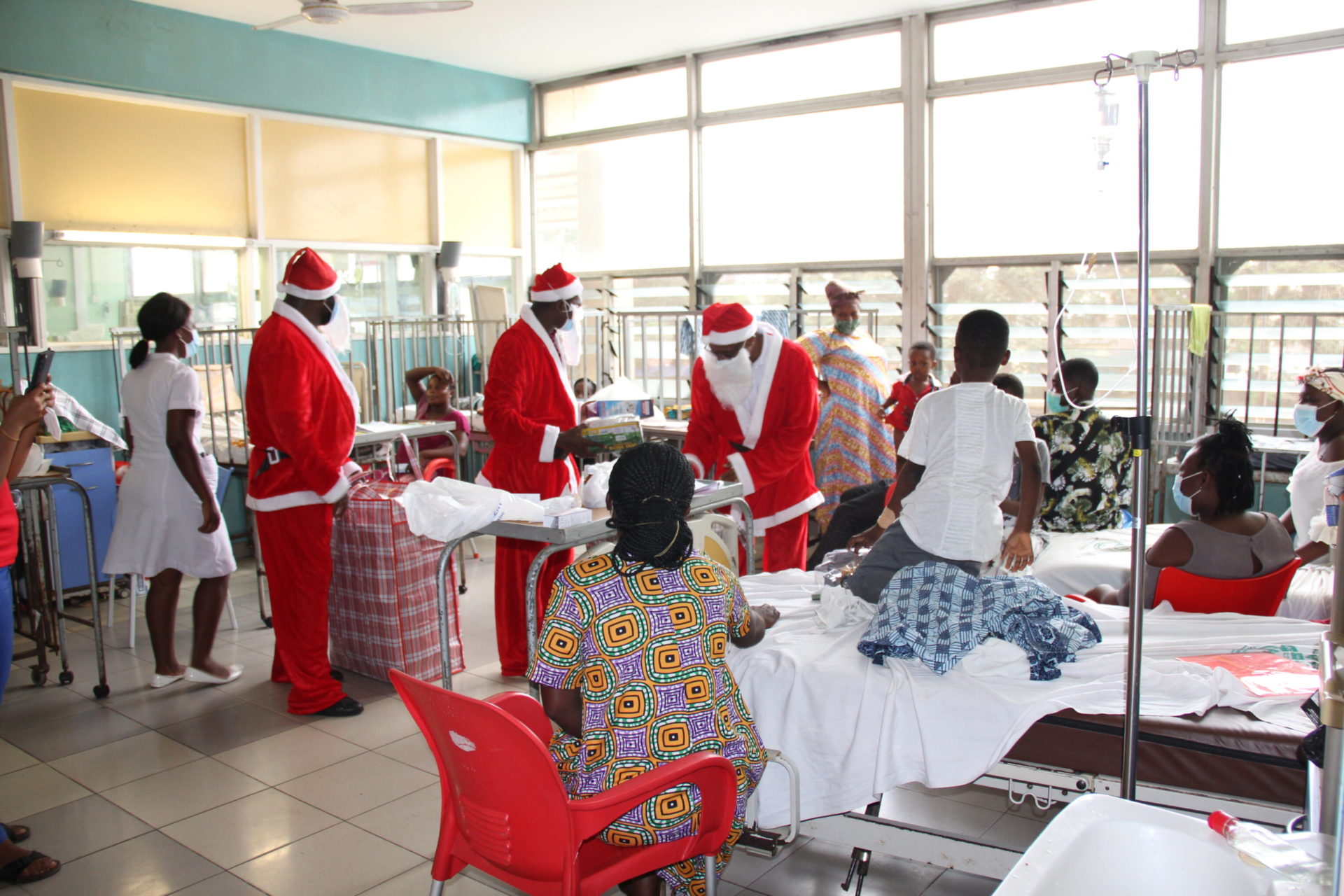 eTranzact Santas Donate To Korle-Bu Children: eTranzact Santas Reach Out To Korle-Bu Children